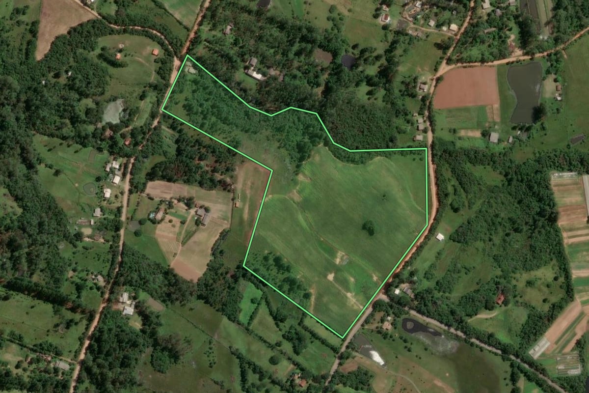 Imagem de satélite do imóvel rural em Gravataí (RS), com o contorno declarado no CAR desenhado por cima.