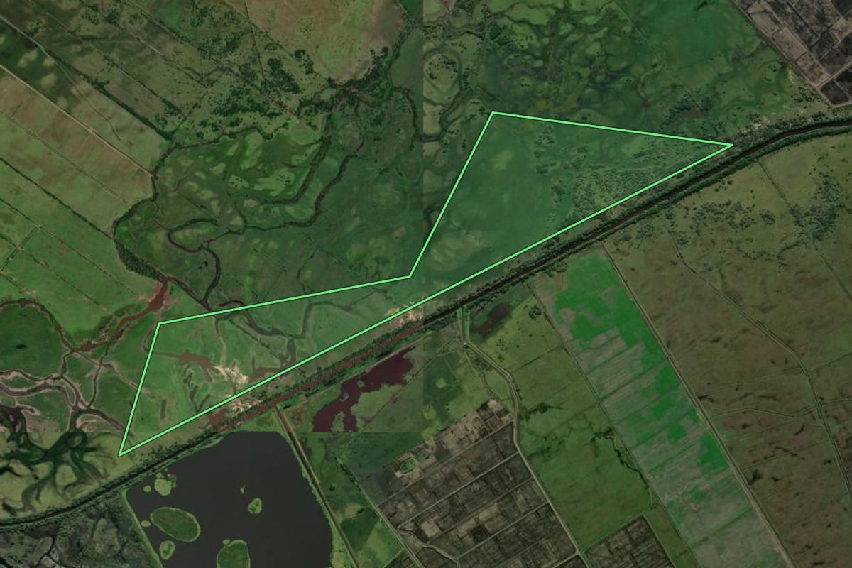 Imagem de satélite do imóvel rural em Gravataí (RS), com o contorno declarado no CAR desenhado por cima.