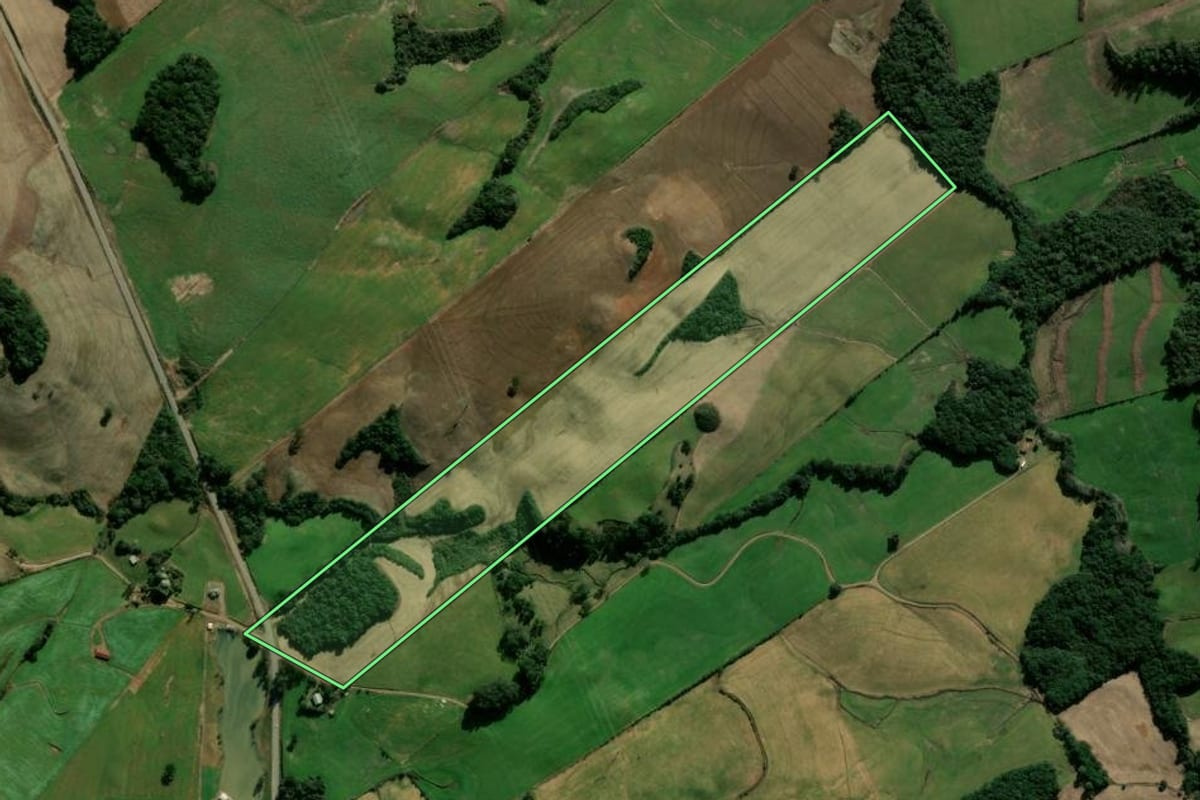 Imagem de satélite do imóvel rural em Guabiju (RS), com o contorno declarado no CAR desenhado por cima.