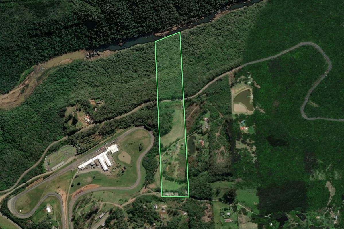Imagem de satélite do imóvel rural em Guaporé (RS), com o contorno declarado no CAR desenhado por cima.