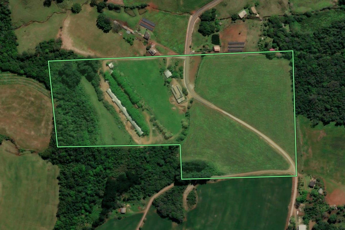 Imagem de satélite do imóvel rural em Guaporé (RS), com o contorno declarado no CAR desenhado por cima.