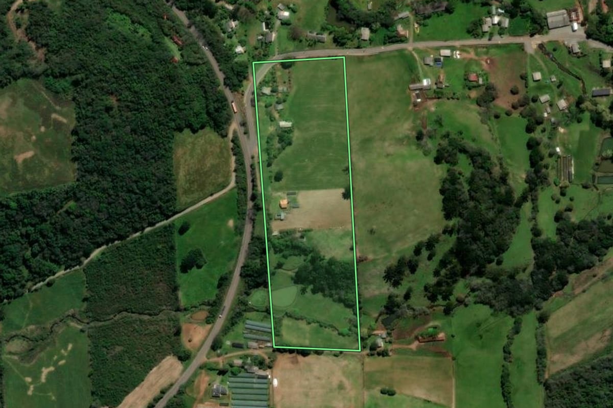 Imagem de satélite do imóvel rural em Guaporé (RS), com o contorno declarado no CAR desenhado por cima.