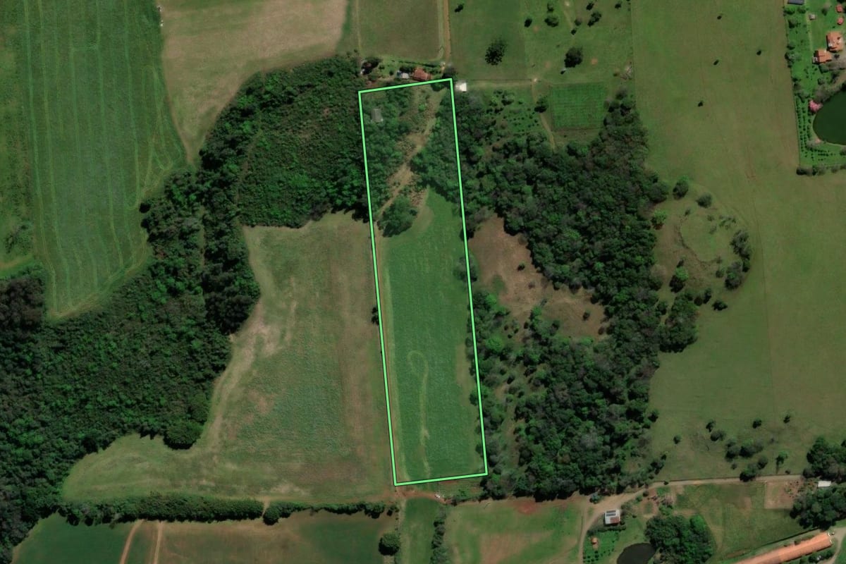Imagem de satélite do imóvel rural em Guaporé (RS), com o contorno declarado no CAR desenhado por cima.