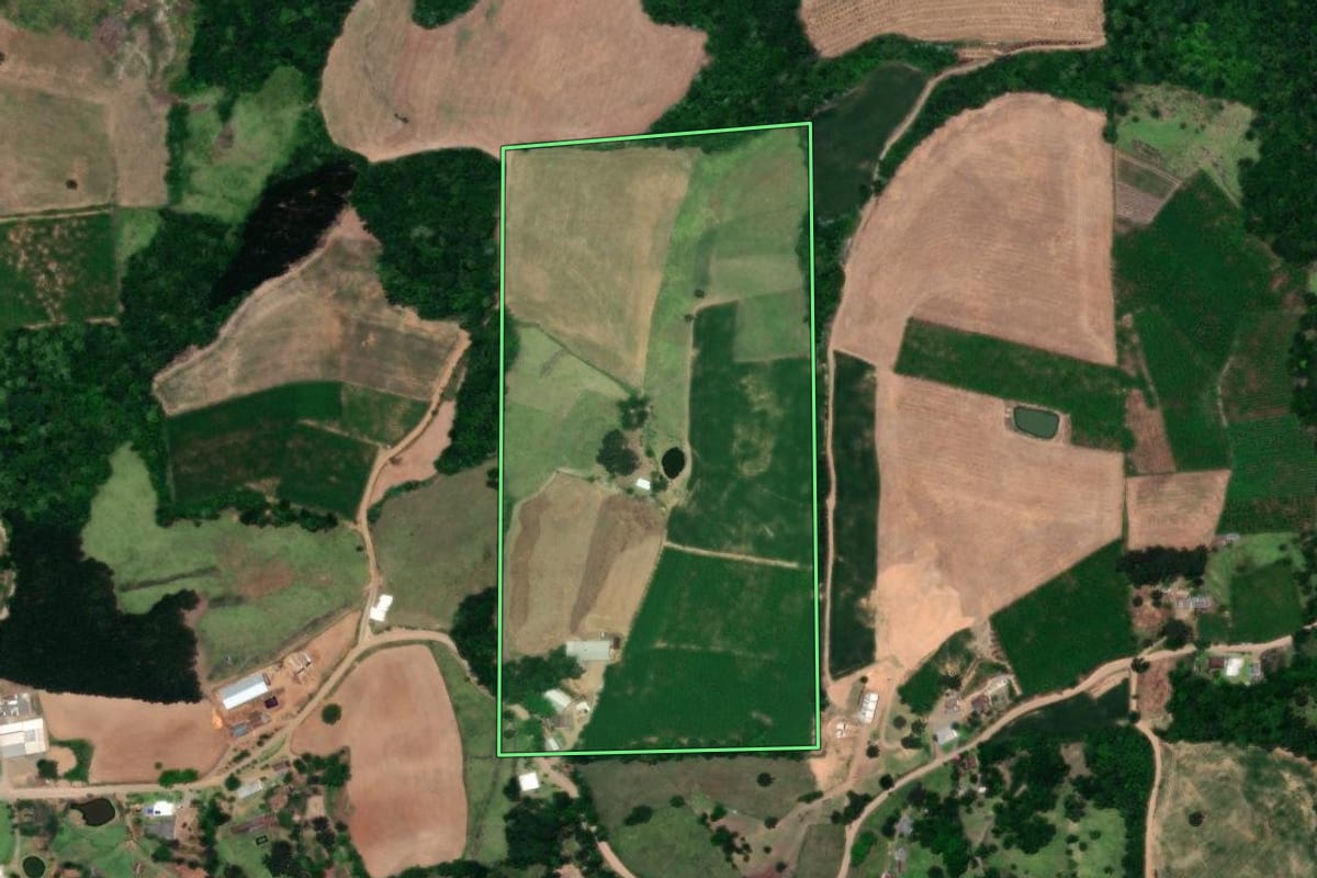Imagem de satélite do imóvel rural em Guaporé (RS), com o contorno declarado no CAR desenhado por cima.