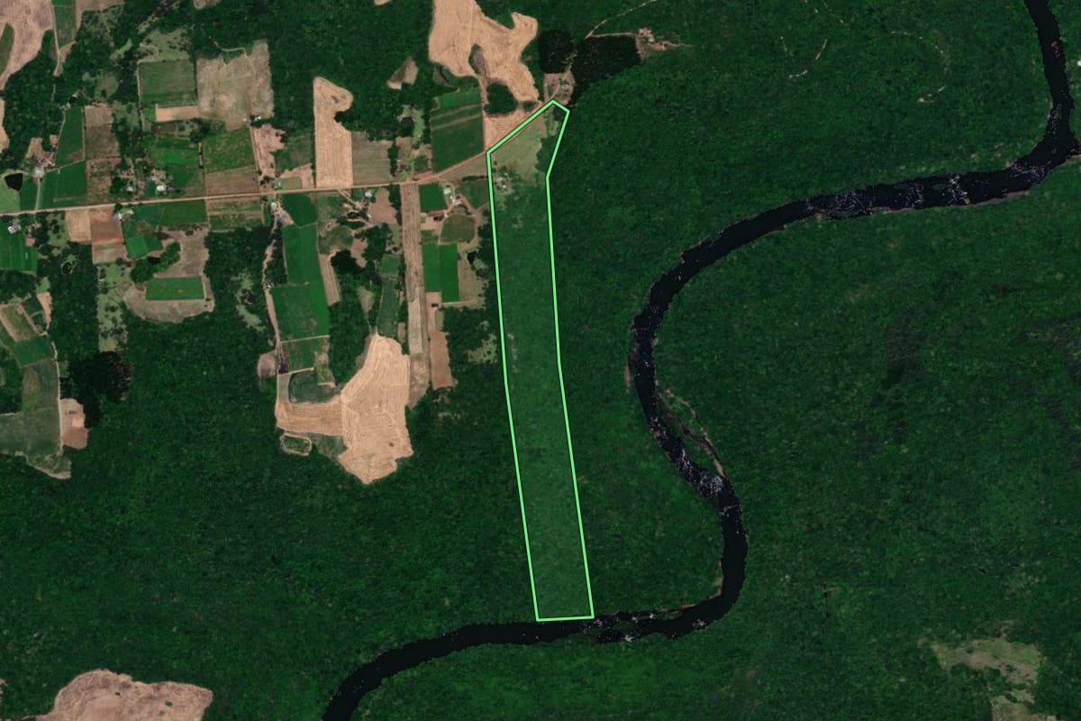Imagem de satélite do imóvel rural em Guaporé (RS), com o contorno declarado no CAR desenhado por cima.