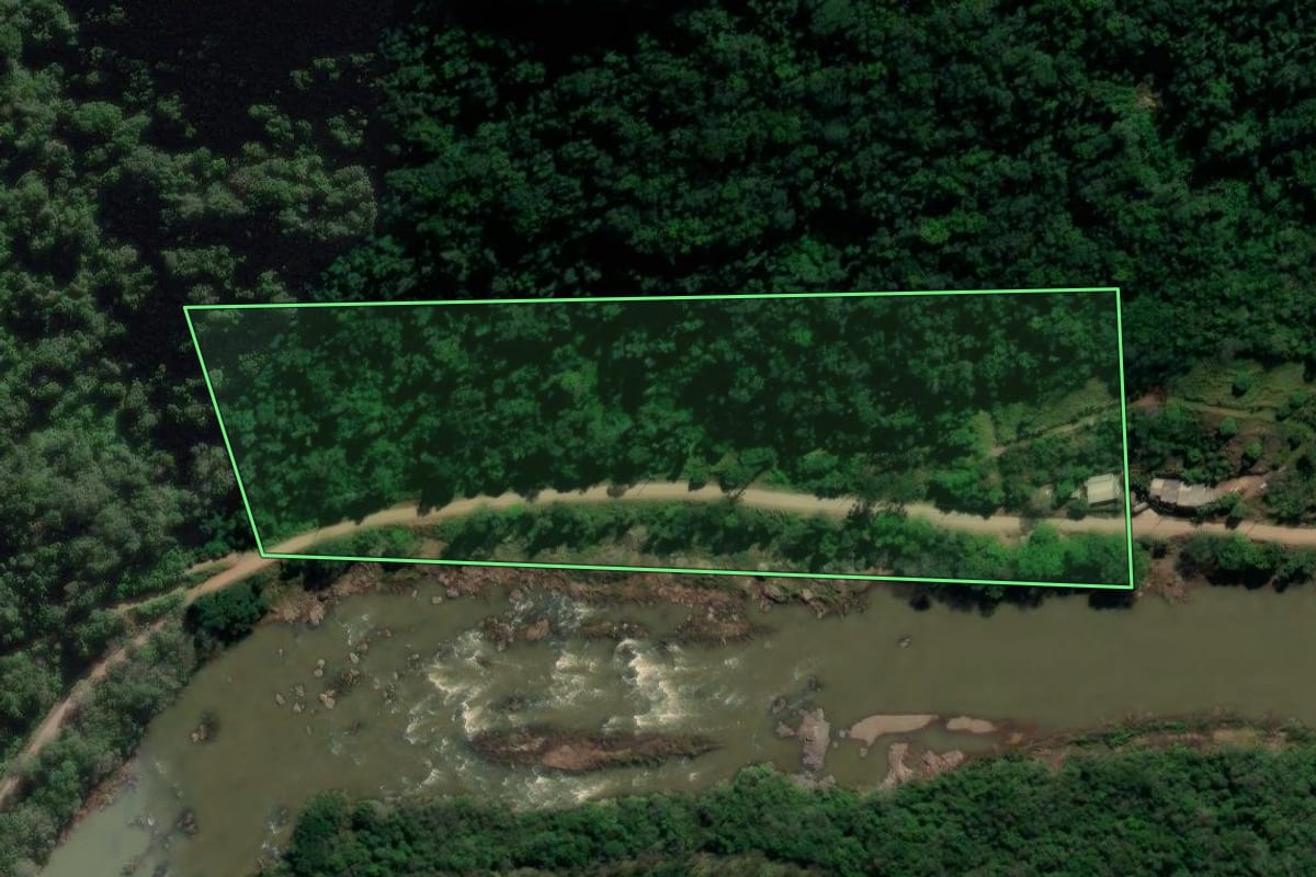 Imagem de satélite do imóvel rural em Guaporé (RS), com o contorno declarado no CAR desenhado por cima.