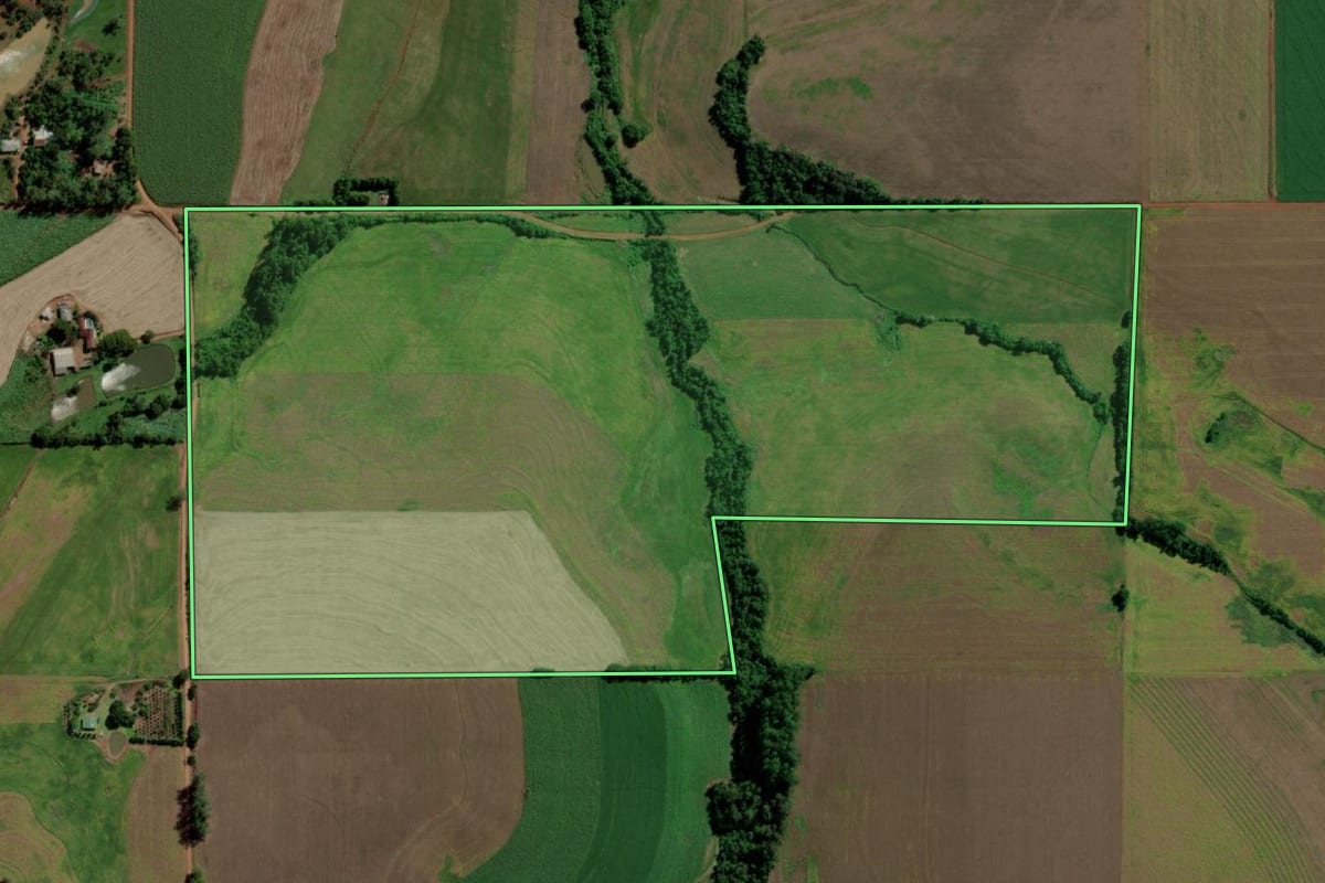 Imagem de satélite do imóvel rural em Guarani das Missões (RS), com o contorno declarado no CAR desenhado por cima.