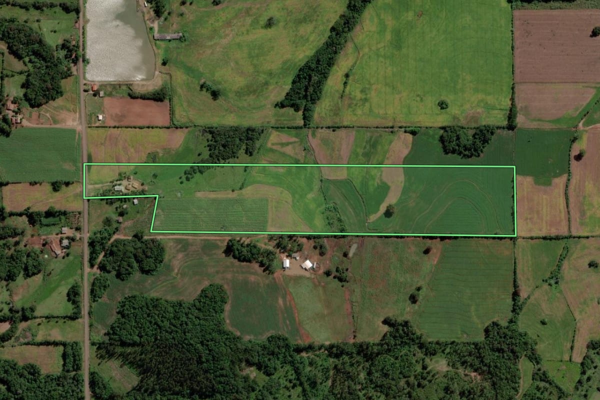 Imagem de satélite do imóvel rural em Guarani das Missões (RS), com o contorno declarado no CAR desenhado por cima.
