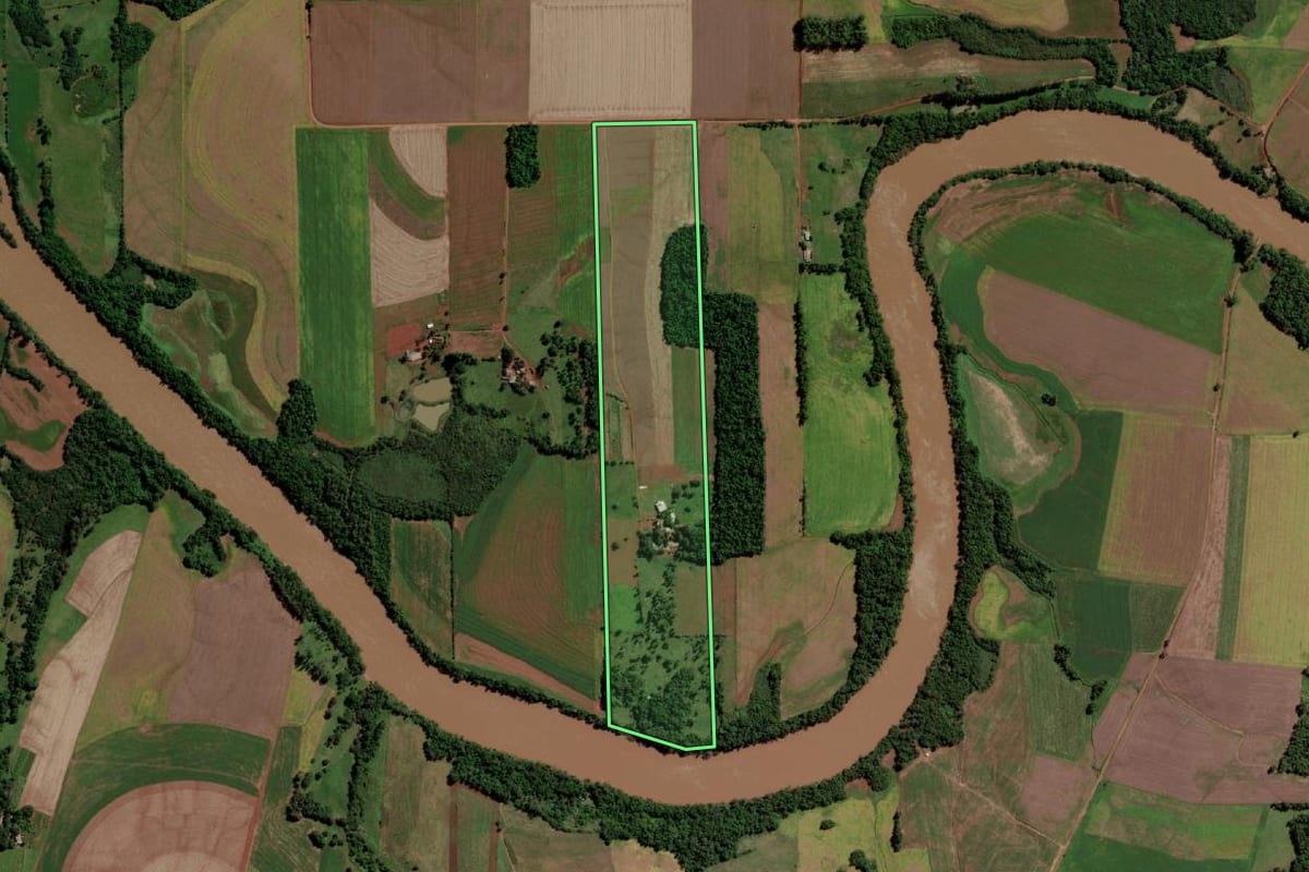 Imagem de satélite do imóvel rural em Guarani das Missões (RS), com o contorno declarado no CAR desenhado por cima.