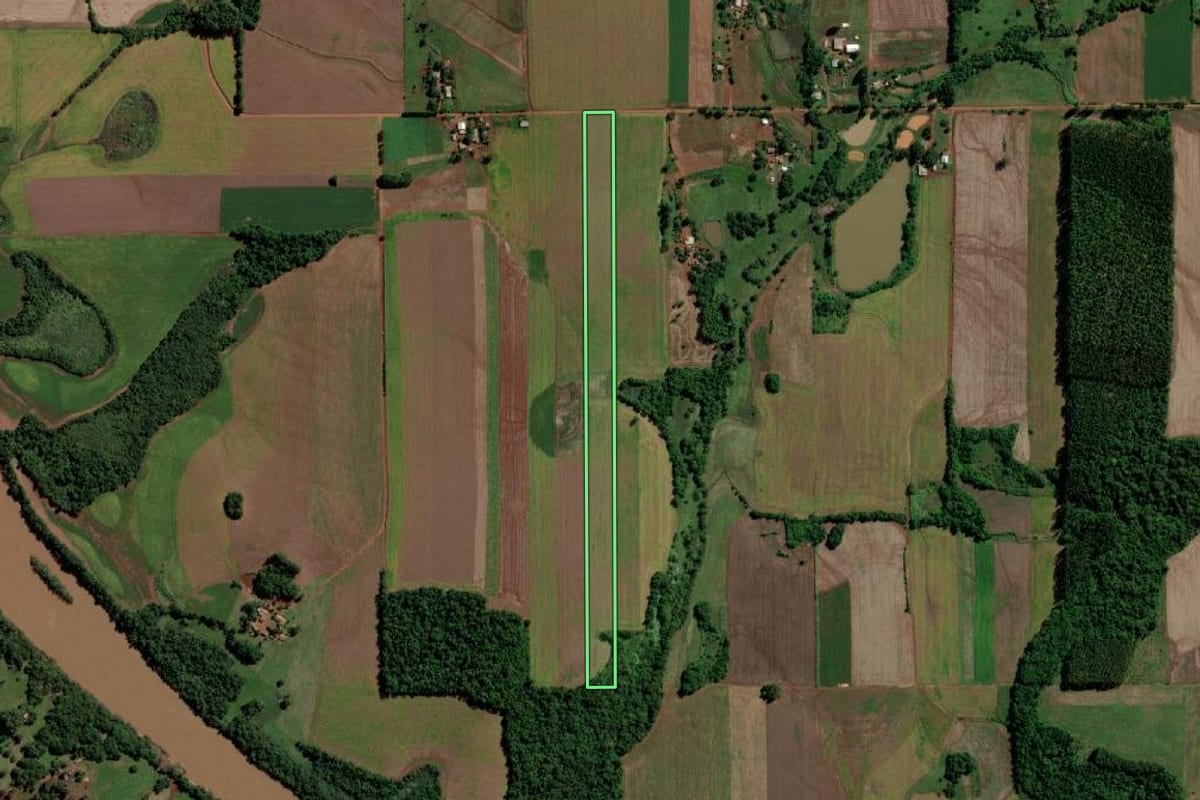 Imagem de satélite do imóvel rural em Guarani das Missões (RS), com o contorno declarado no CAR desenhado por cima.