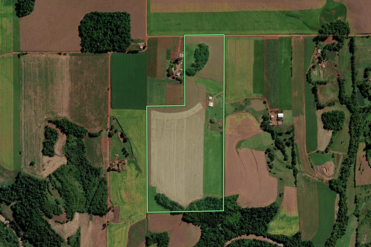 Imagem de satélite do imóvel rural em Guarani das Missões (RS), com o contorno declarado no CAR desenhado por cima.