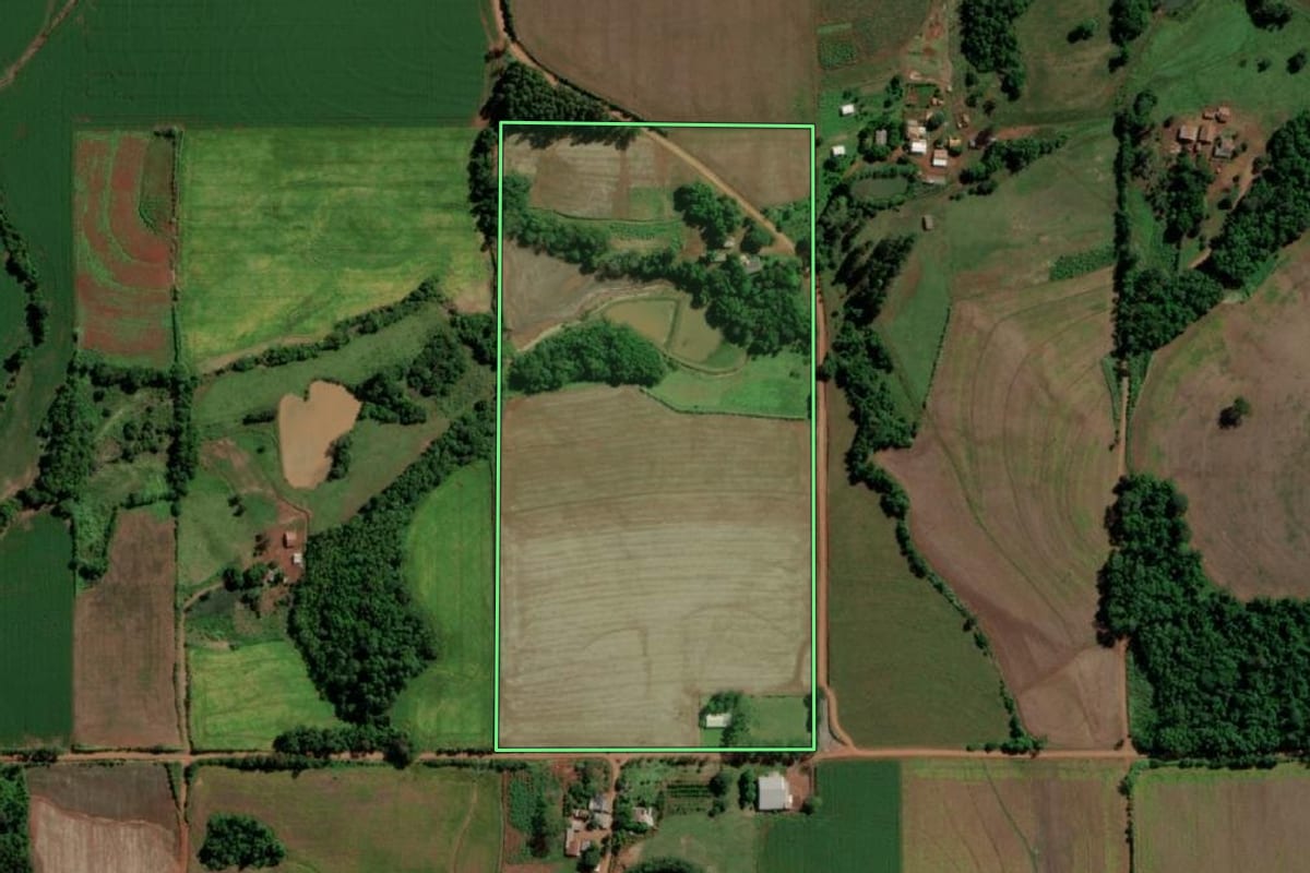 Imagem de satélite do imóvel rural em Guarani das Missões (RS), com o contorno declarado no CAR desenhado por cima.