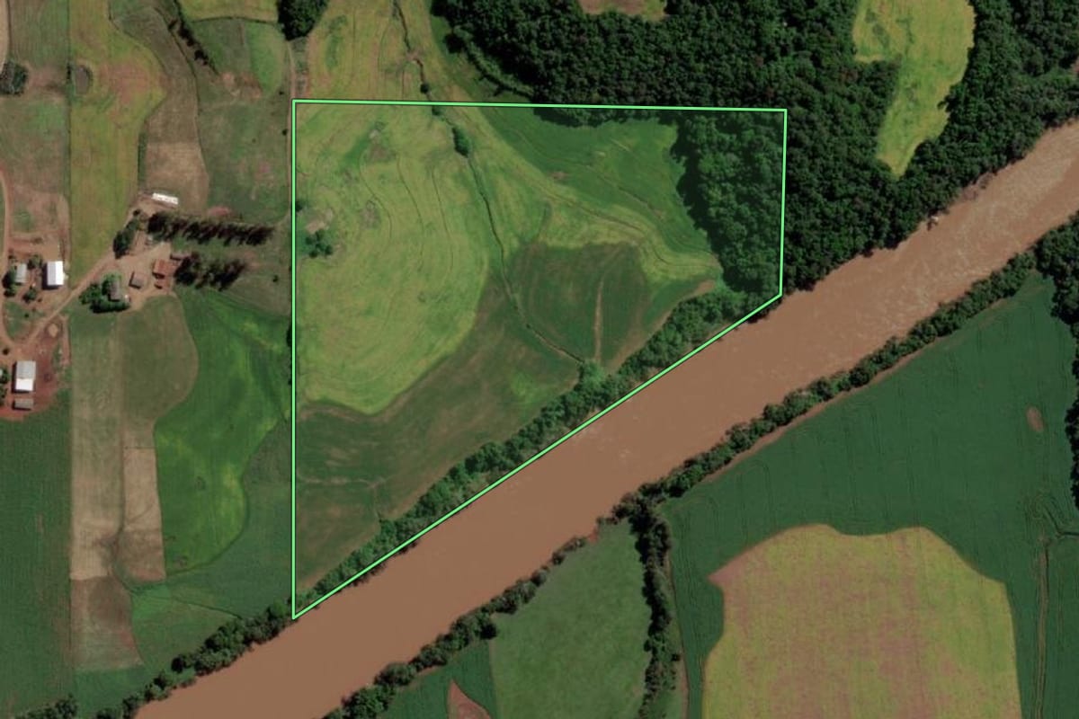 Imagem de satélite do imóvel rural em Guarani das Missões (RS), com o contorno declarado no CAR desenhado por cima.