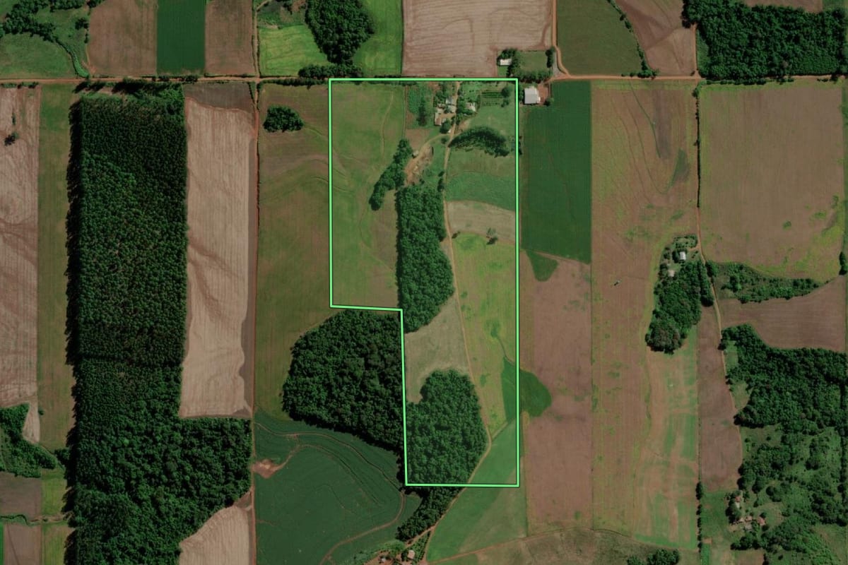 Imagem de satélite do imóvel rural em Guarani das Missões (RS), com o contorno declarado no CAR desenhado por cima.