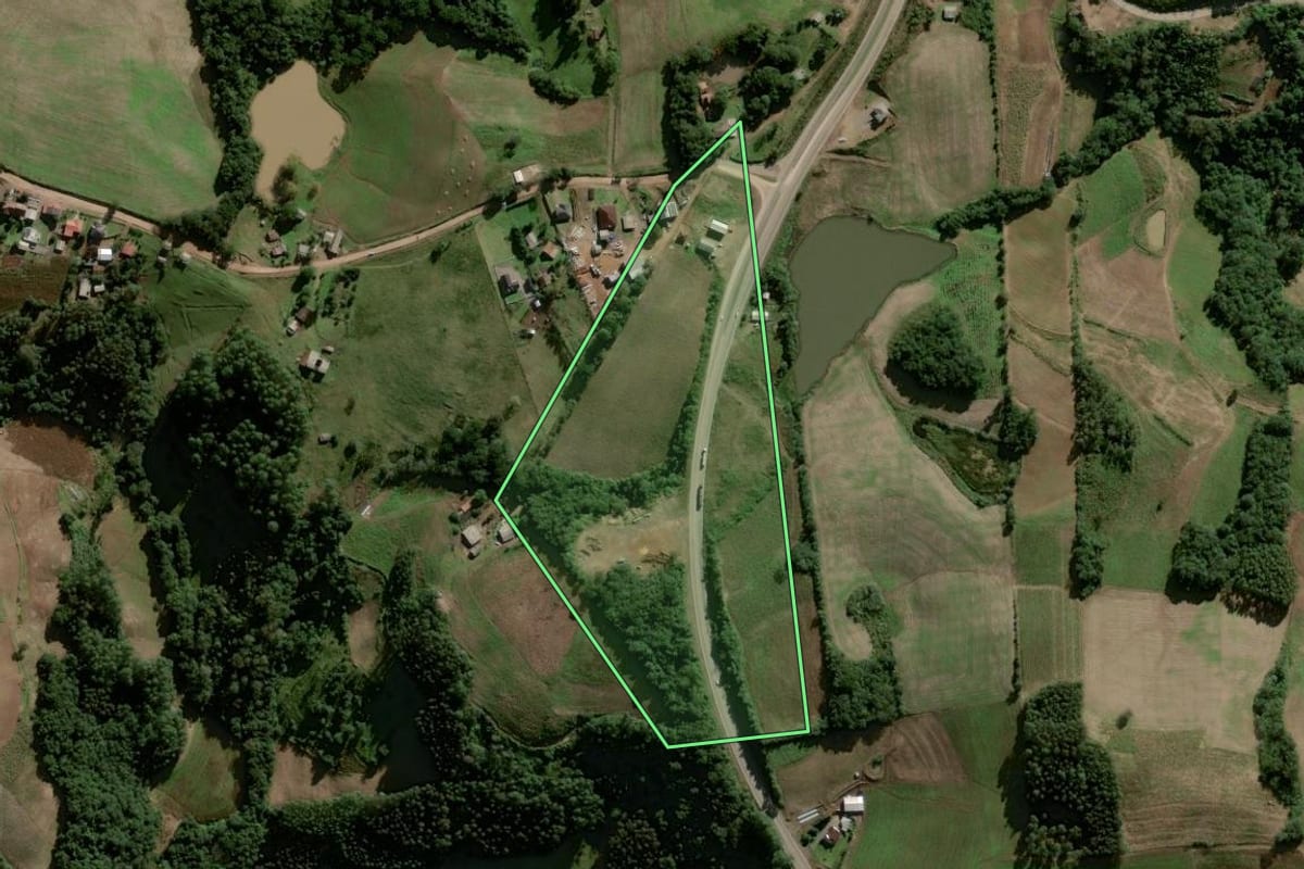 Imagem de satélite do imóvel rural em Herveiras (RS), com o contorno declarado no CAR desenhado por cima.