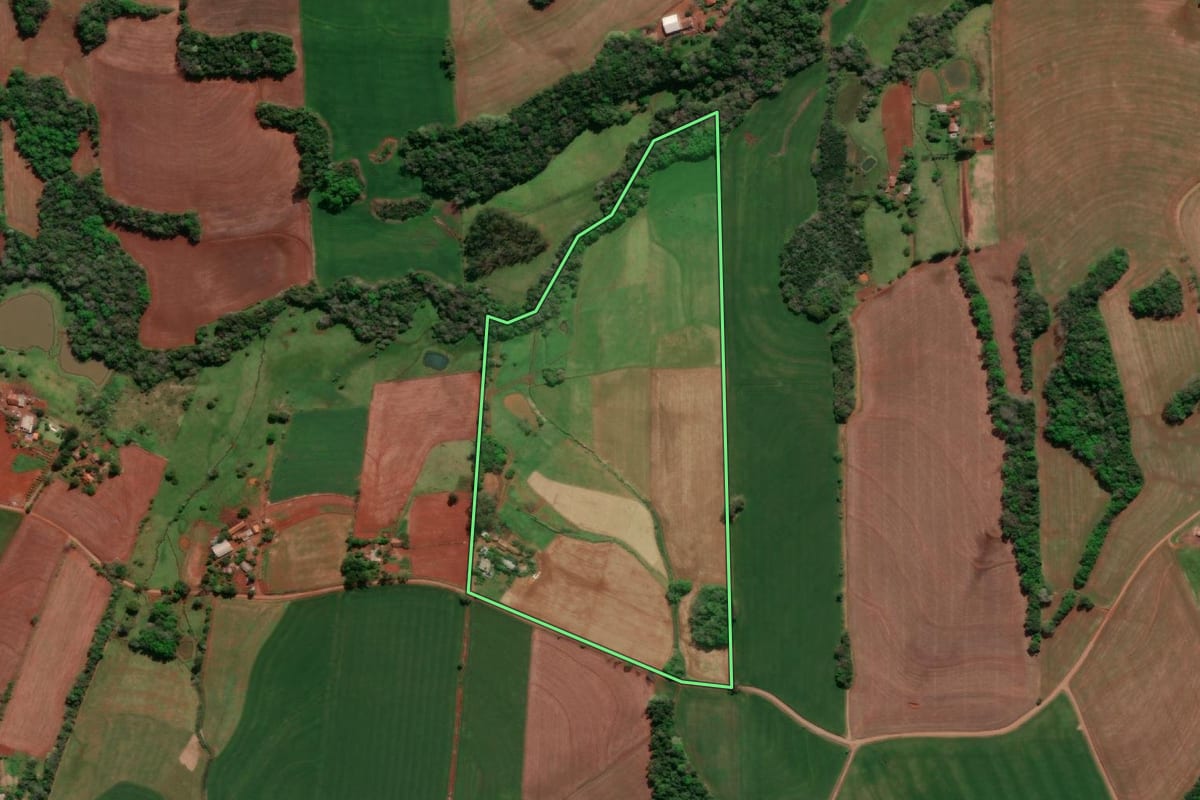 Imagem de satélite do imóvel rural em Horizontina (RS), com o contorno declarado no CAR desenhado por cima.
