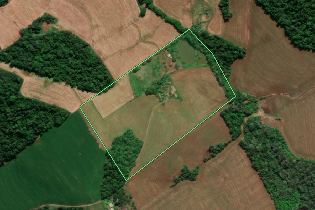 Imagem de satélite do imóvel rural em Horizontina (RS), com o contorno declarado no CAR desenhado por cima.