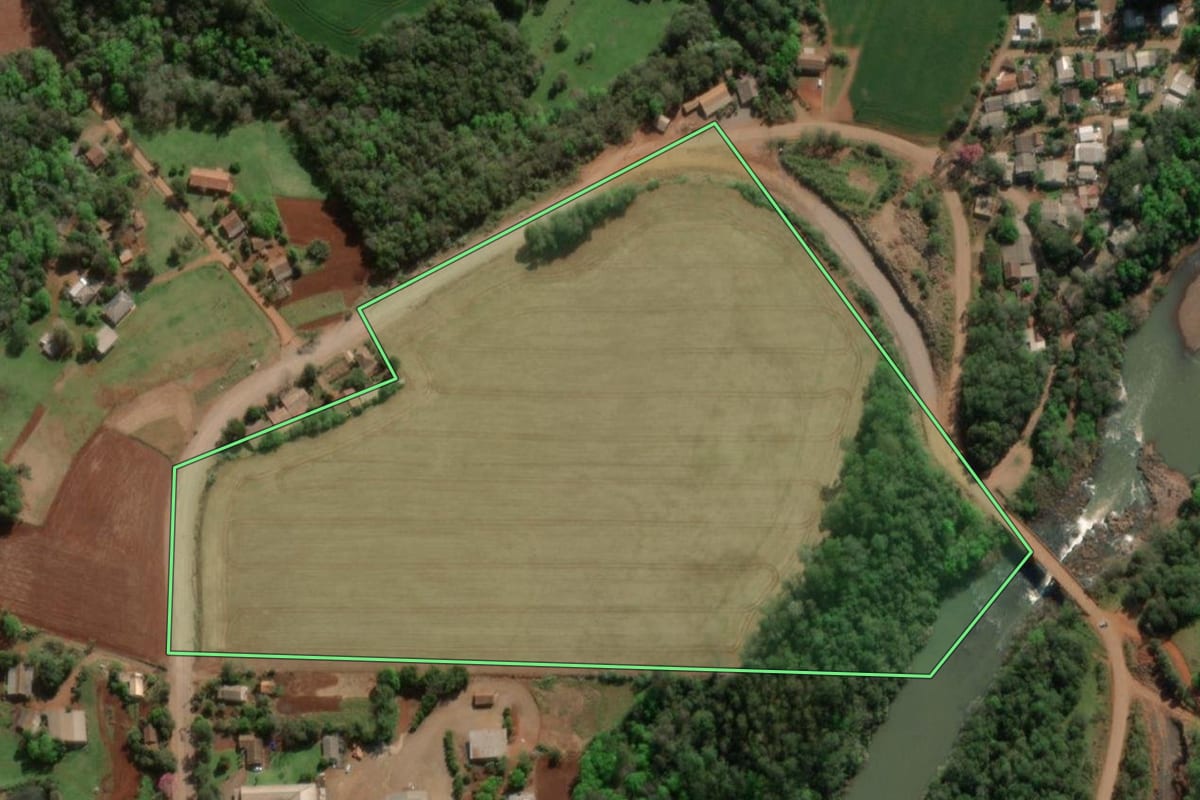 Imagem de satélite do imóvel rural em Horizontina (RS), com o contorno declarado no CAR desenhado por cima.