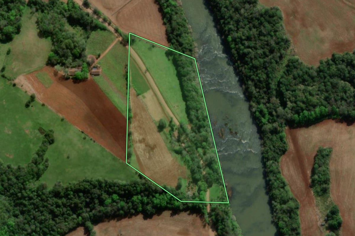 Imagem de satélite do imóvel rural em Horizontina (RS), com o contorno declarado no CAR desenhado por cima.