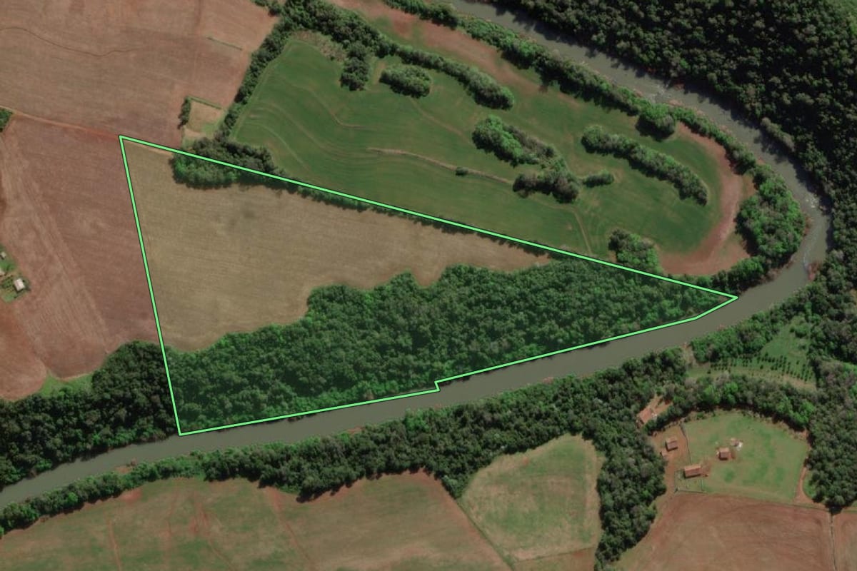 Imagem de satélite do imóvel rural em Horizontina (RS), com o contorno declarado no CAR desenhado por cima.
