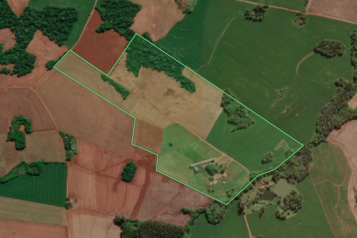 Imagem de satélite do imóvel rural em Horizontina (RS), com o contorno declarado no CAR desenhado por cima.