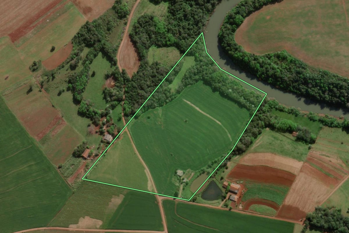 Imagem de satélite do imóvel rural em Horizontina (RS), com o contorno declarado no CAR desenhado por cima.