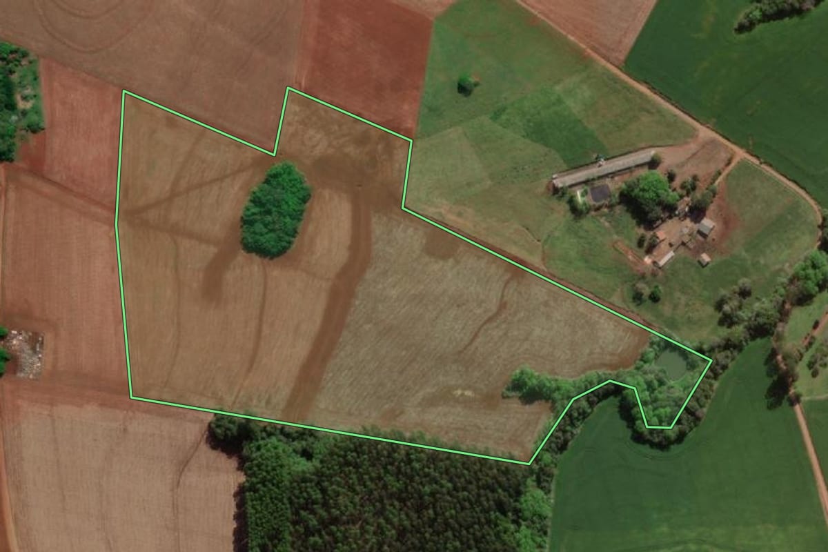 Imagem de satélite do imóvel rural em Horizontina (RS), com o contorno declarado no CAR desenhado por cima.