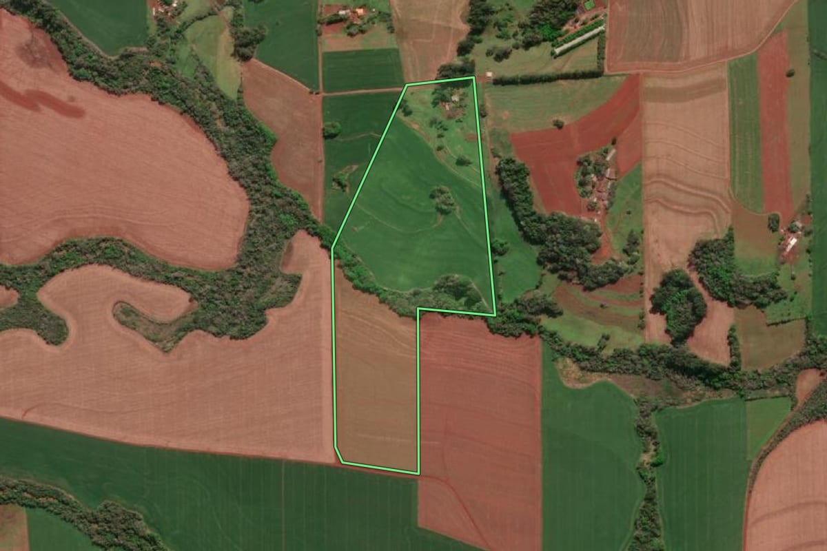 Imagem de satélite do imóvel rural em Horizontina (RS), com o contorno declarado no CAR desenhado por cima.