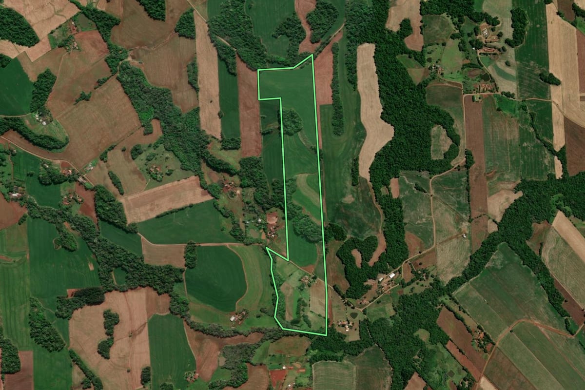 Imagem de satélite do imóvel rural em Horizontina (RS), com o contorno declarado no CAR desenhado por cima.