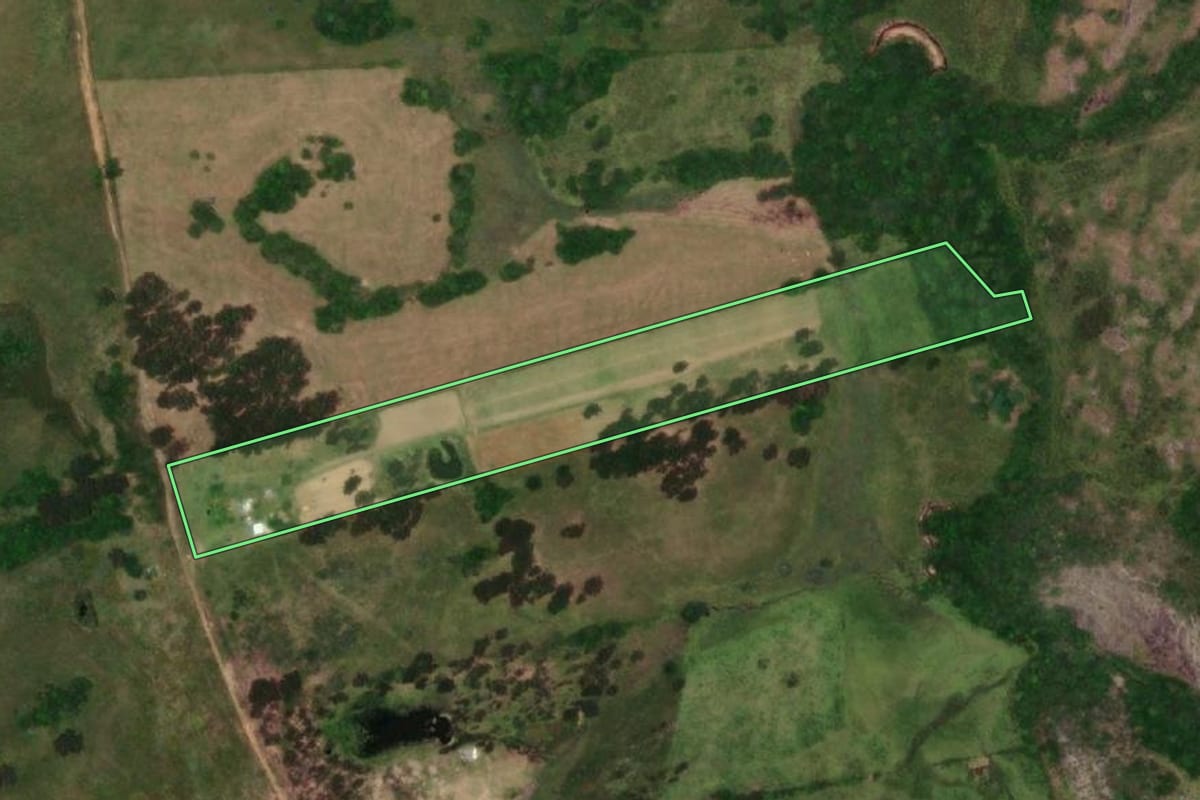 Imagem de satélite do imóvel rural em Hulha Negra (RS), com o contorno declarado no CAR desenhado por cima.