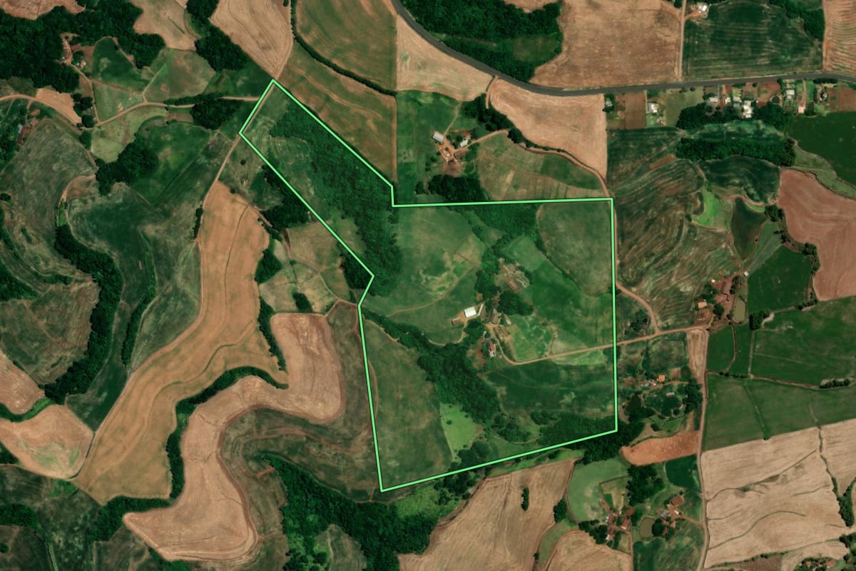 Imagem de satélite do imóvel rural em Humaitá (RS), com o contorno declarado no CAR desenhado por cima.