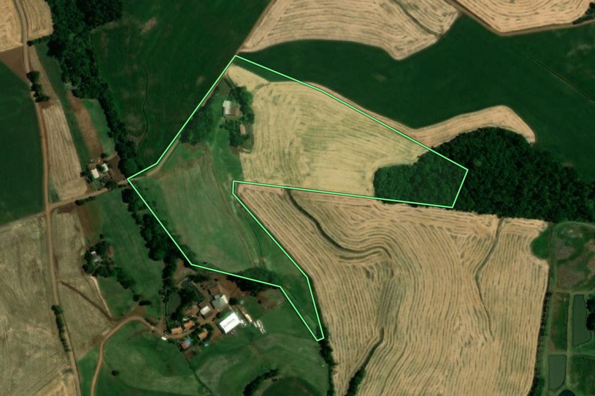Imagem de satélite do imóvel rural em Humaitá (RS), com o contorno declarado no CAR desenhado por cima.