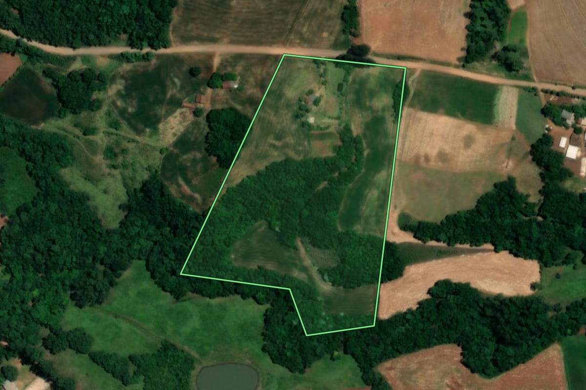 Imagem de satélite do imóvel rural em Humaitá (RS), com o contorno declarado no CAR desenhado por cima.