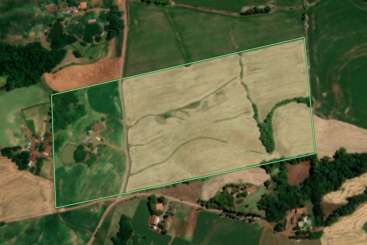 Imagem de satélite do imóvel rural em Humaitá (RS), com o contorno declarado no CAR desenhado por cima.
