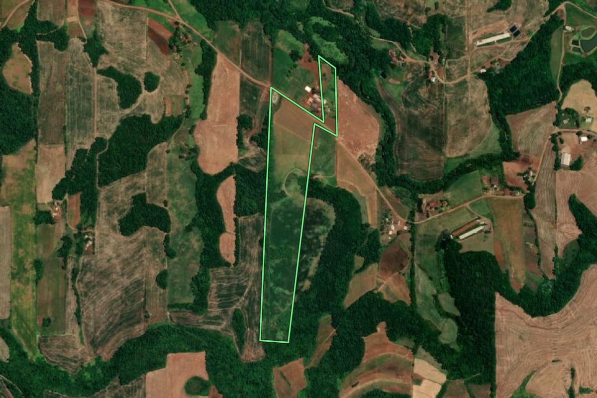 Imagem de satélite do imóvel rural em Humaitá (RS), com o contorno declarado no CAR desenhado por cima.