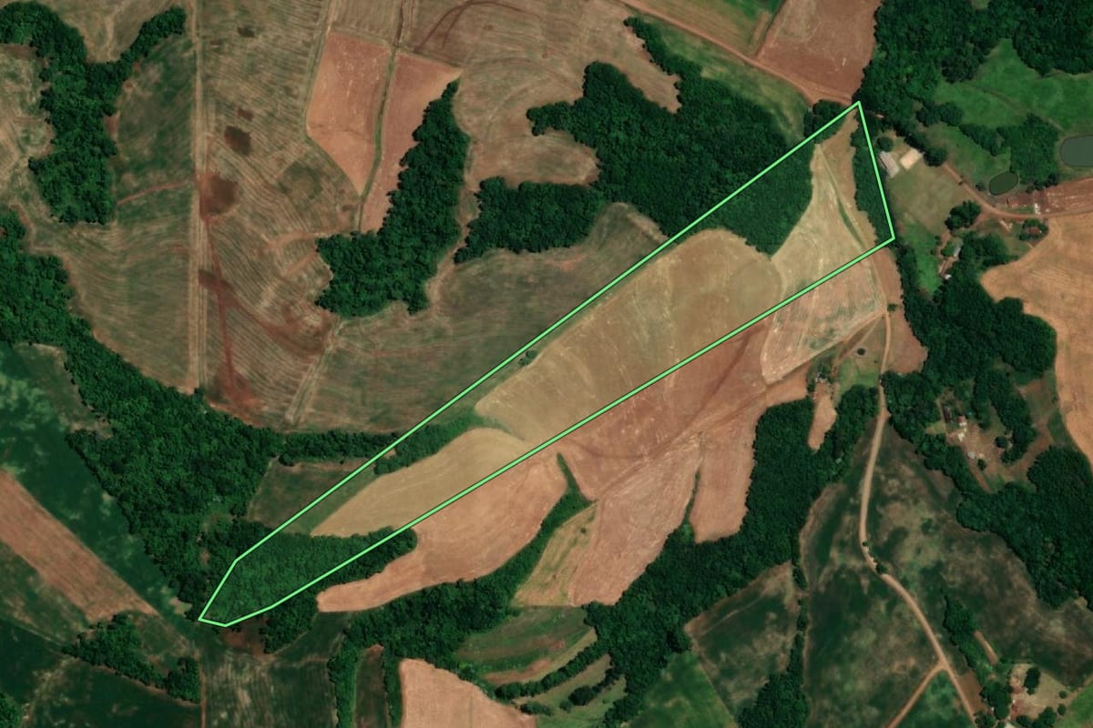 Imagem de satélite do imóvel rural em Humaitá (RS), com o contorno declarado no CAR desenhado por cima.
