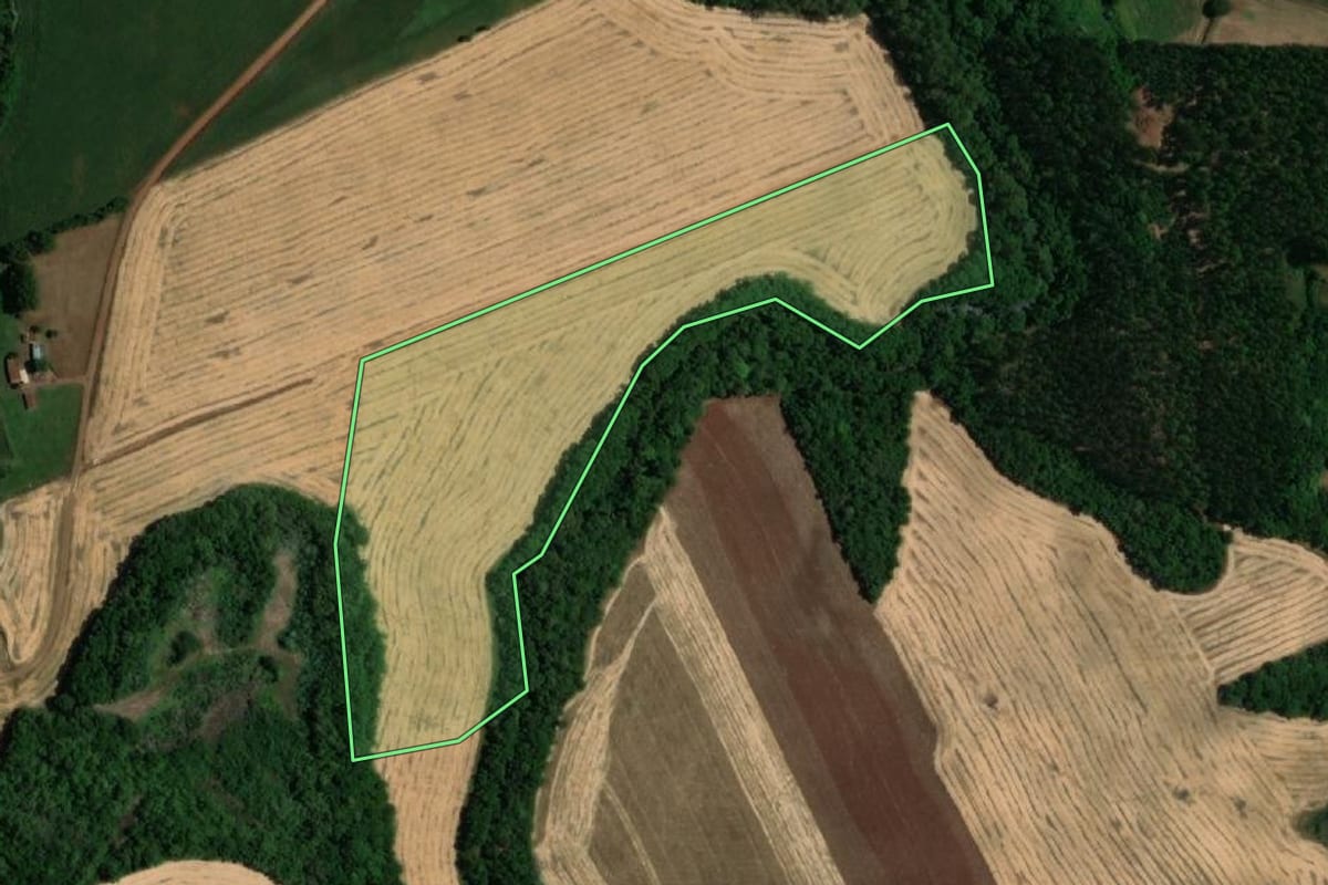 Imagem de satélite do imóvel rural em Humaitá (RS), com o contorno declarado no CAR desenhado por cima.