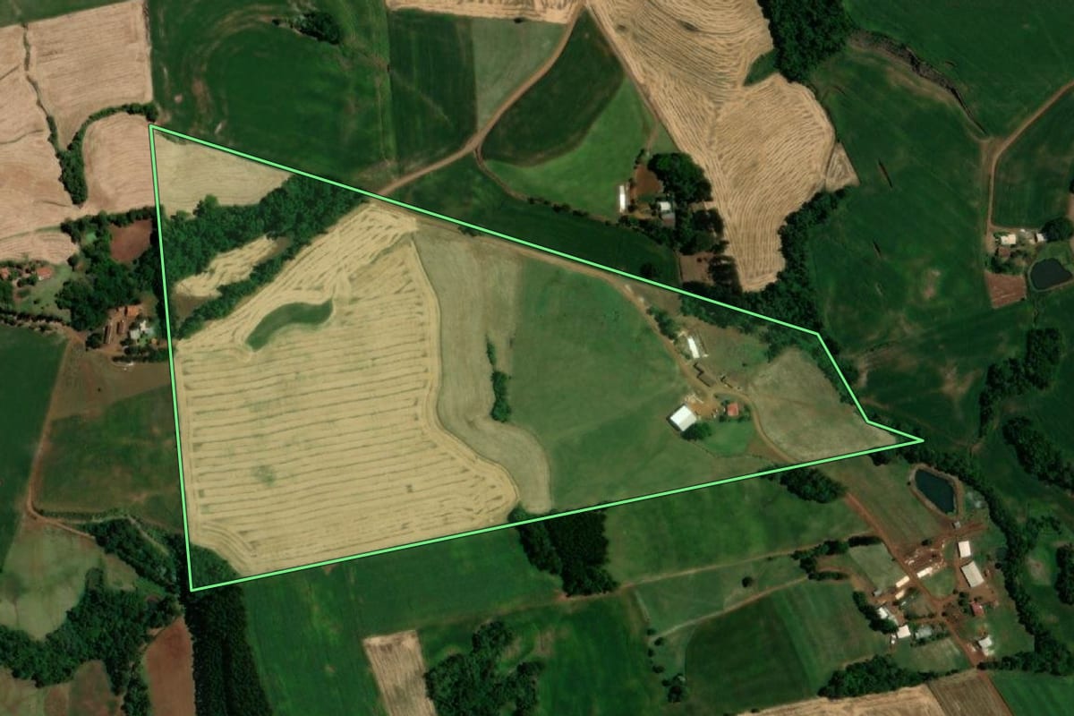 Imagem de satélite do imóvel rural em Humaitá (RS), com o contorno declarado no CAR desenhado por cima.