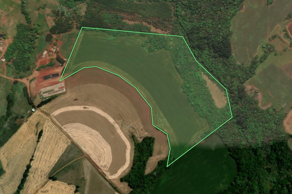 Imagem de satélite do imóvel rural em Humaitá (RS), com o contorno declarado no CAR desenhado por cima.