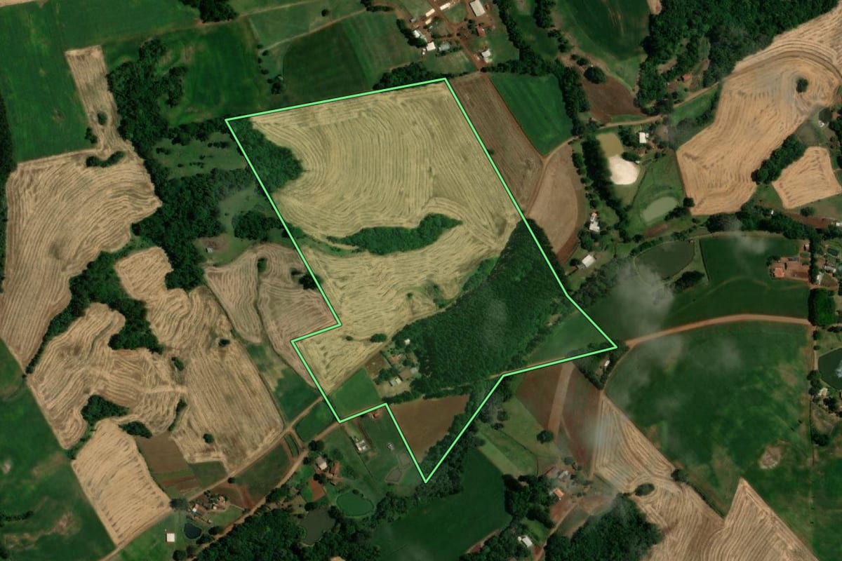 Imagem de satélite do imóvel rural em Humaitá (RS), com o contorno declarado no CAR desenhado por cima.