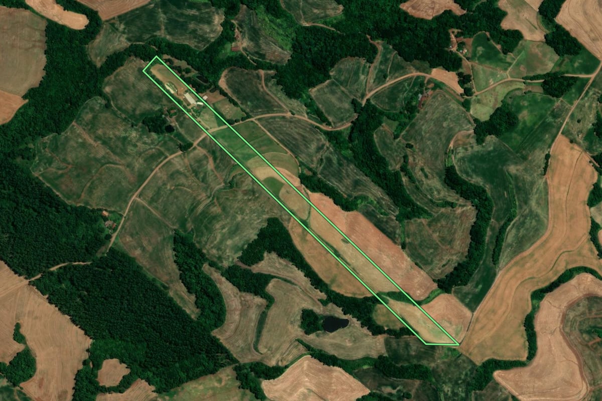 Imagem de satélite do imóvel rural em Humaitá (RS), com o contorno declarado no CAR desenhado por cima.
