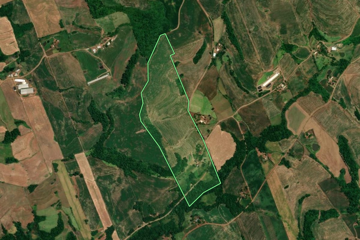 Imagem de satélite do imóvel rural em Humaitá (RS), com o contorno declarado no CAR desenhado por cima.