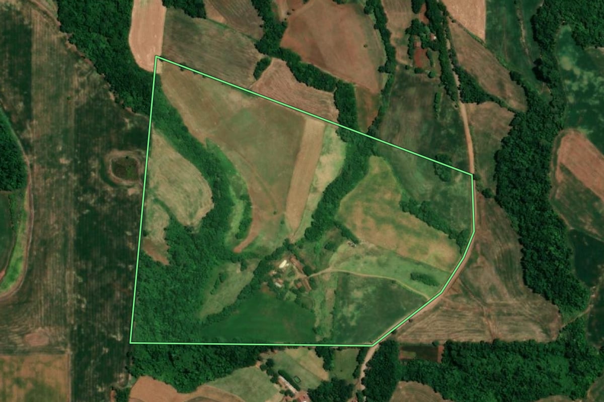 Imagem de satélite do imóvel rural em Humaitá (RS), com o contorno declarado no CAR desenhado por cima.