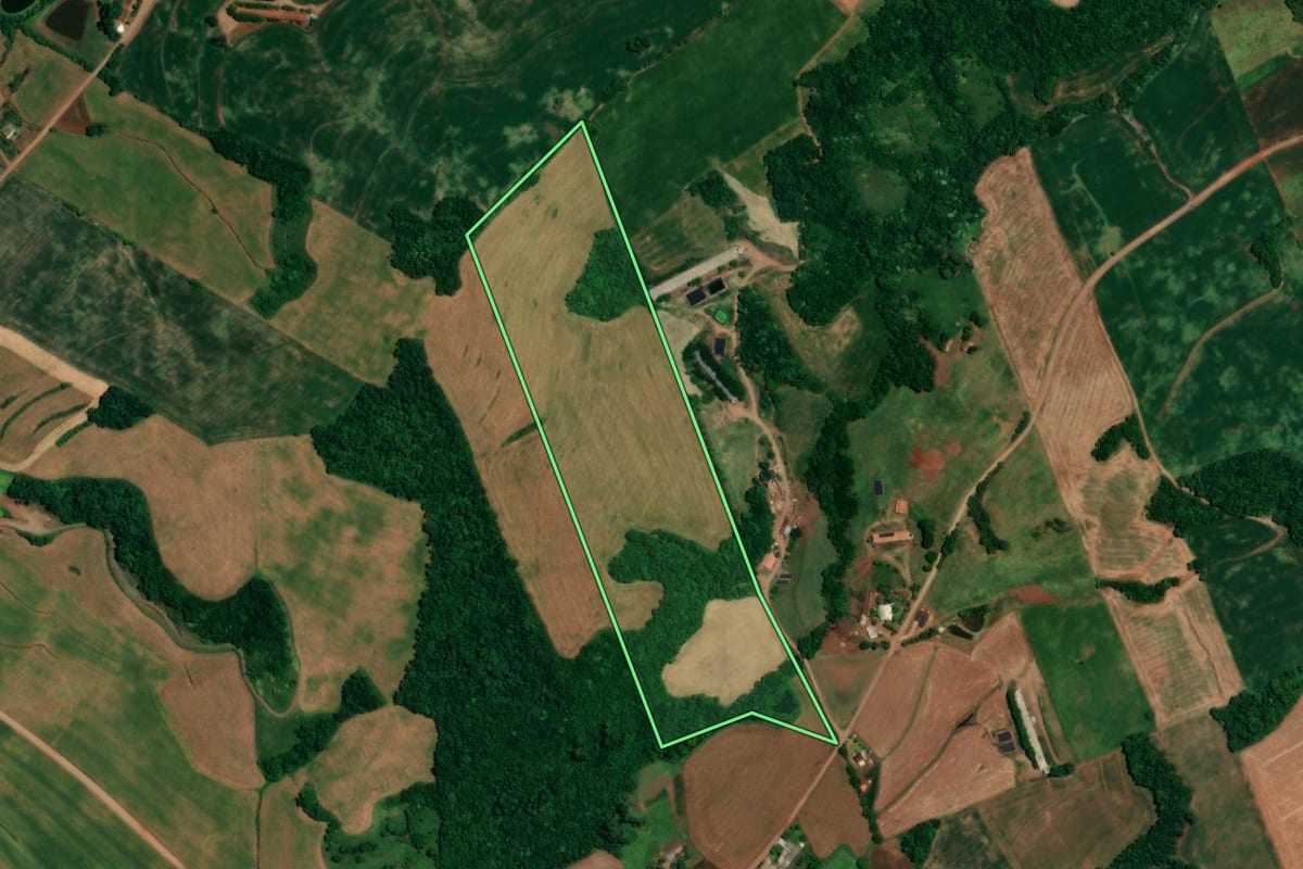 Imagem de satélite do imóvel rural em Humaitá (RS), com o contorno declarado no CAR desenhado por cima.