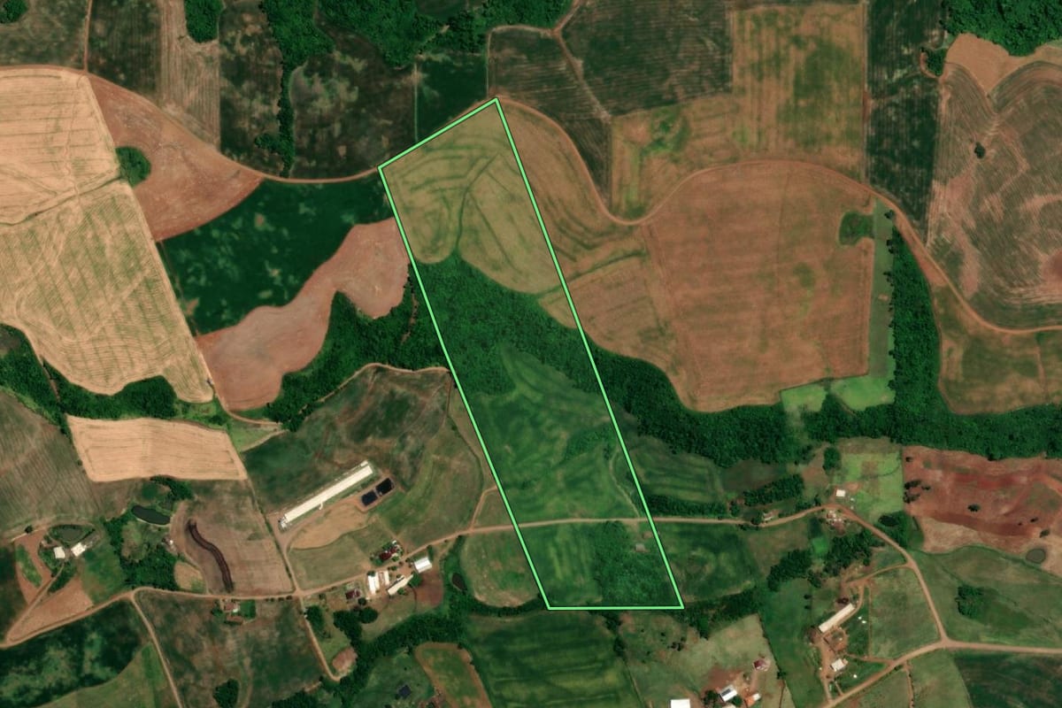 Imagem de satélite do imóvel rural em Humaitá (RS), com o contorno declarado no CAR desenhado por cima.