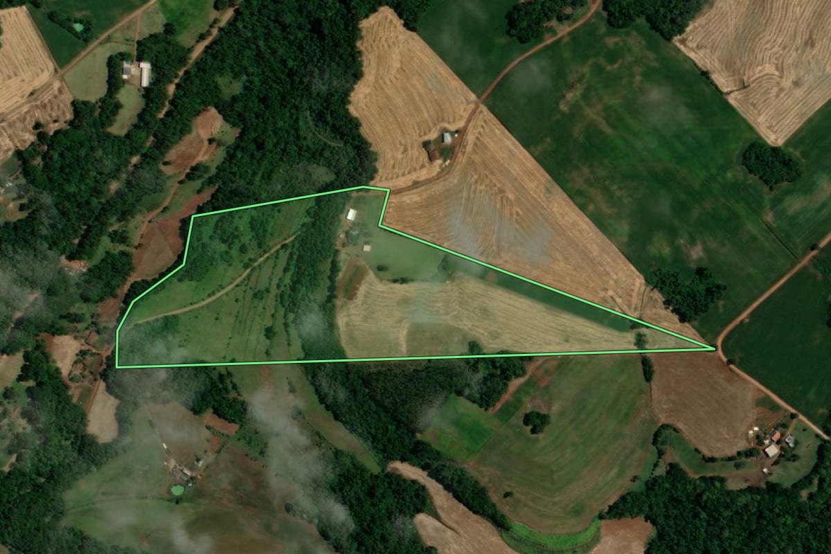 Imagem de satélite do imóvel rural em Humaitá (RS), com o contorno declarado no CAR desenhado por cima.