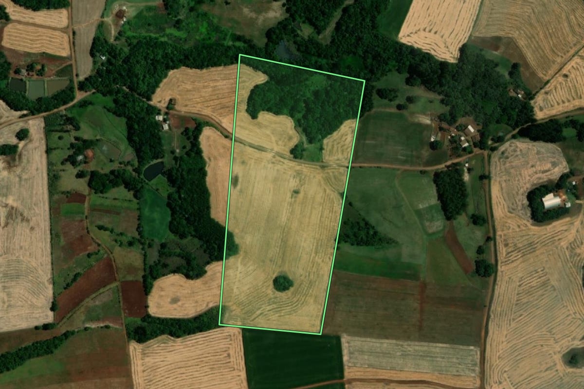 Imagem de satélite do imóvel rural em Humaitá (RS), com o contorno declarado no CAR desenhado por cima.