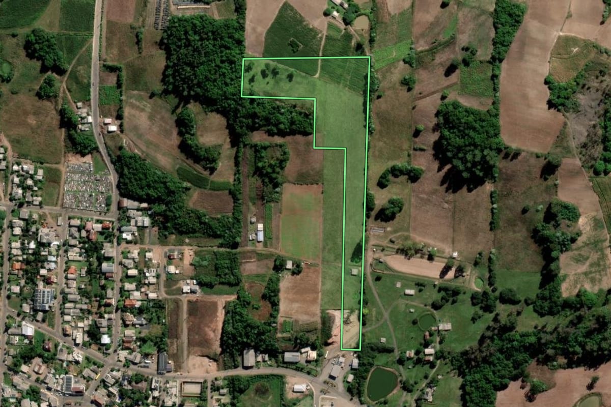 Imagem de satélite do imóvel rural em Ibarama (RS), com o contorno declarado no CAR desenhado por cima.