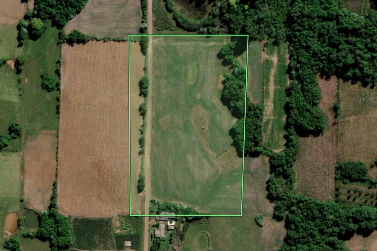 Imagem de satélite do imóvel rural em Ibarama (RS), com o contorno declarado no CAR desenhado por cima.