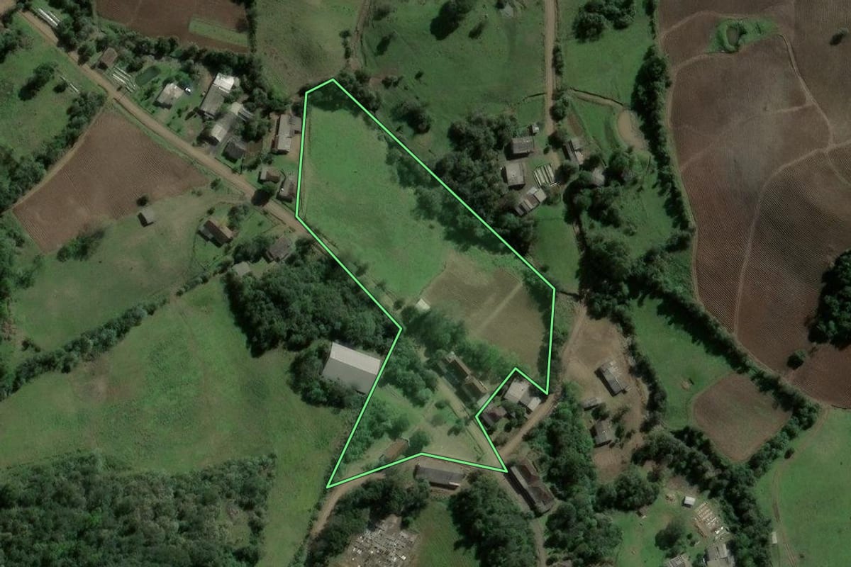 Imagem de satélite do imóvel rural em Ibarama (RS), com o contorno declarado no CAR desenhado por cima.